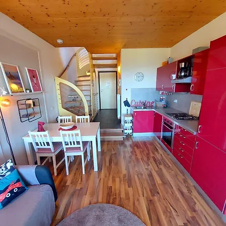 Red With Shared Pool And Private Garden Is The New Black On Garda