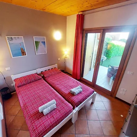 Villa Red With Shared Pool And Private Garden Is The New Black On Garda