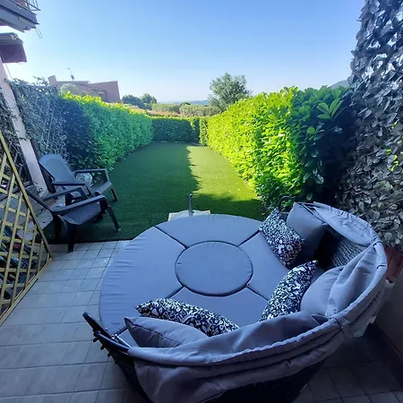 Red With Shared Pool And Private Garden Is The New Black On Garda *