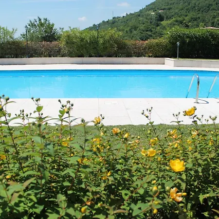 Villa Red With Shared Pool And Private Garden Is The New Black On Garda