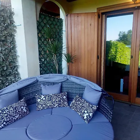 شقة Terraced House With Private Garden Roe